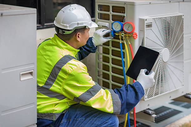 Professional Hvac Maintenance technician working in North Miami Beach, FL